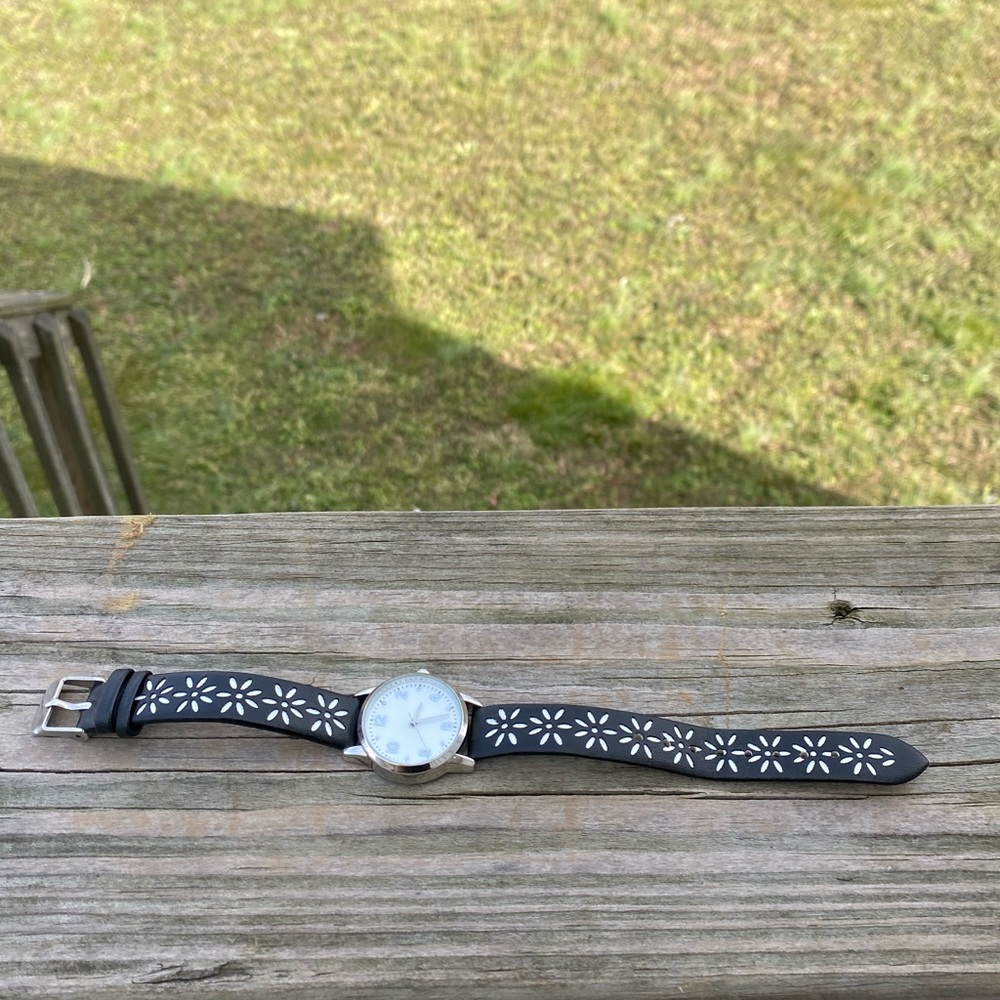 Black floral watch with crystal accents faux leather with white flowers - Picture 10 of 10